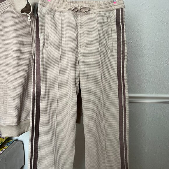 Onitsuka Tiger - Waffle Beige/Brown - Full Track Suit - Unisex - Medium - Picture 8 of 10